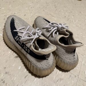 Adidas Yeezy Boost 350 grade school boys size 5
